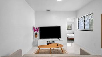 Smart TV, video games