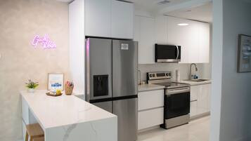 Coffee/tea maker, microwave, oven, stovetop