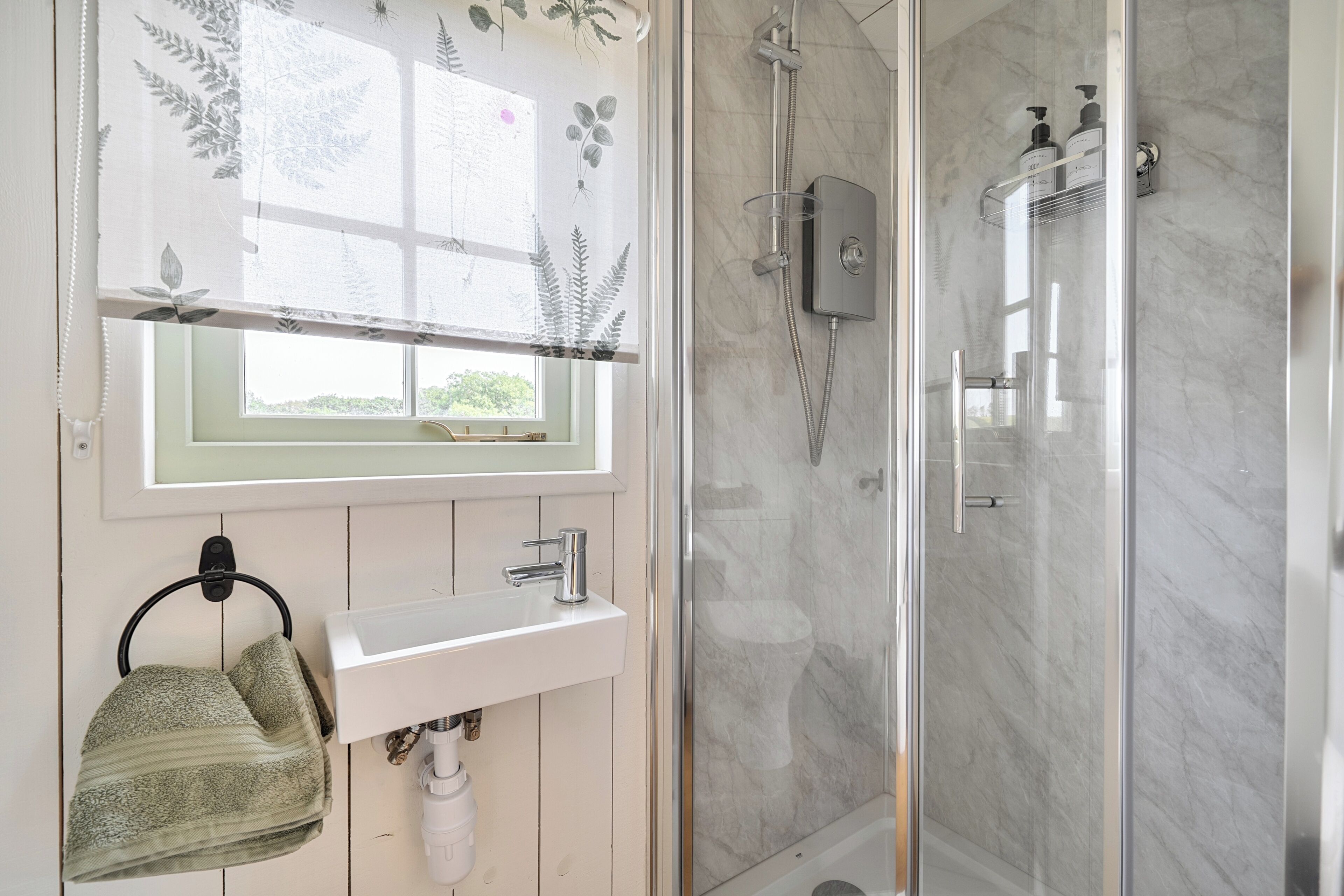 Shower, free toiletries, hair dryer, towels