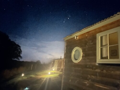 Cosy Devon Hut With Private Hot Tub