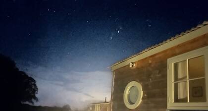 Cosy Devon Hut With Private Hot Tub