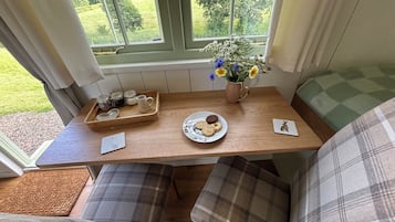 Cabin | Dining