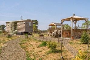 Exterior - Cosy Luxury Owls Roost Hut With Private Hot Tub (Umberleigh)