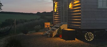 Cosy Luxury Foxglove Hut With Private Fire Bowl