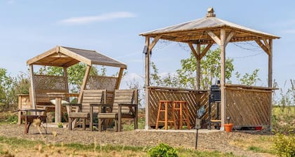 Cosy Luxury Foxglove Hut With Private Fire Bowl