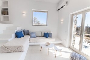 ستائر تعتيم وتجهيزات عازلة للصوت ومكواة/لوح كي وواي فاي مجانًا