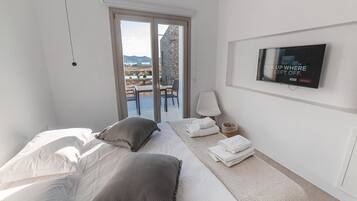 Basic Studio, 1 Queen Bed, Sea View