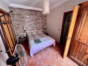 1 dormitorio, cuna de viaje, wifi y ropa de cama