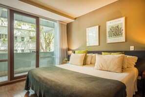 1 habitación, tabla de planchar con plancha, cuna de viaje y wifi 