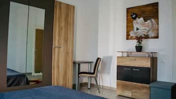 1 slaapkamer, een strijkplank/strijkijzer, wifi, beddengoed