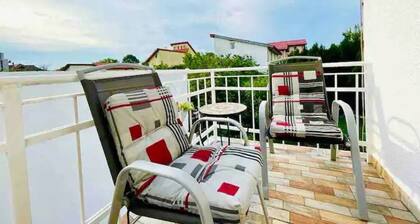 Chic & Central with Balcony