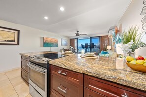 Condo, 1 cama King e sofá-cama (Kaleialoha 213) | Cozinha privada