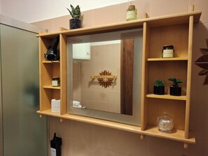 Doccia, asciugacapelli, bidet, asciugamani