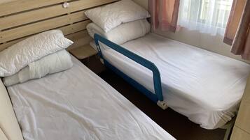 Cabin | 4 bedrooms, iron/ironing board, free WiFi, bed sheets