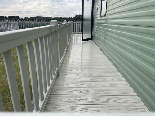 4 Bed Lodge Sleeps 8 - Pet Friendly, Parking