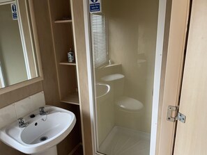 Bathroom - 4 Bed Lodge Sleeps 8 - Pets & Wifi Free Parking (Skegness)