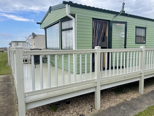 4 Bed Lodge Sleeps 8 - Pet Friendly, Parking