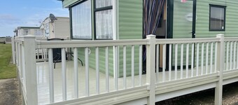 4 Bed Lodge Sleeps 8 - Pet Friendly, Parking