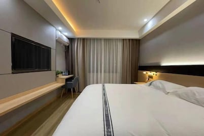 Urban Garden Hotel (Daye Yurun)