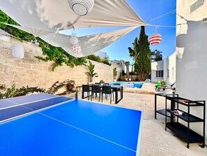Outdoor dining - Poolside Paradise Sea View Villa (Is-Swieqi)