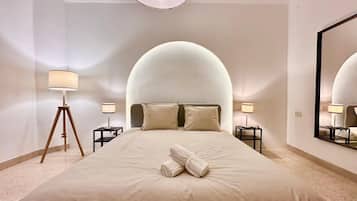 4 bedrooms, iron/ironing board, WiFi (free), bed sheets
