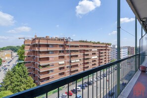 House | 1 bedroom - Apt24 - Modern Apartment With Balcony (Milan)