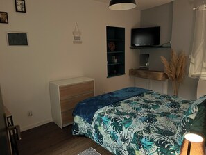 1 bedroom, WiFi, bed sheets, wheelchair access - Chambre en Autonomie Endroit Calme! Idéal Marcheurs, Vélo, Moto! Garage Dispo (Ugny-sur-Meuse)