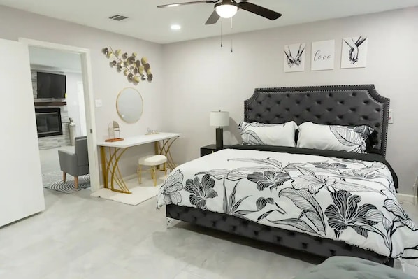5 bedrooms, iron/ironing board, WiFi, bed sheets