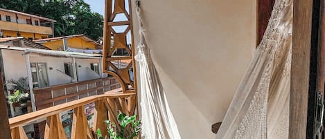 Superior driepersoonskamer, balkon, uitzicht op stad | Een minibar, gratis wifi