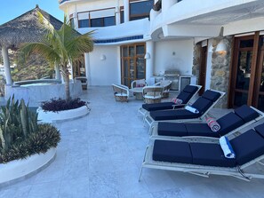 Outdoor dining - 6-bedroom house in the Exclusive Pedregal Cabo. Wi-Fi and full gym, sleeps 12 (Pedregal)