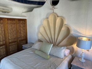 6 bedrooms, iron/ironing board, WiFi, bed sheets - 6-bedroom house in the Exclusive Pedregal Cabo. Wi-Fi and full gym, sleeps 12 (Pedregal)