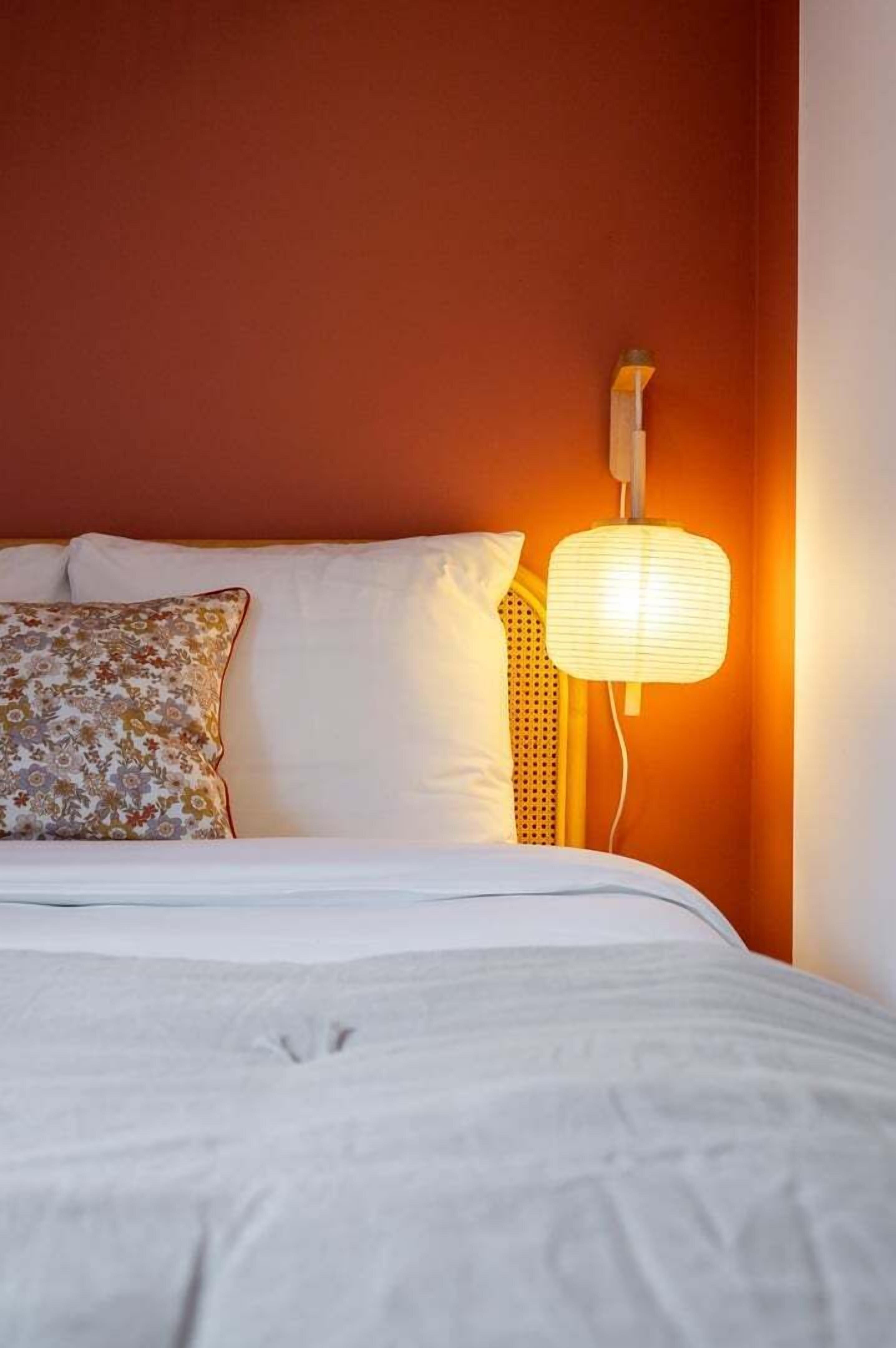 1 bedroom, internet, bed sheets