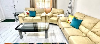 Bright & Cozy Family Home Near Dania Beach