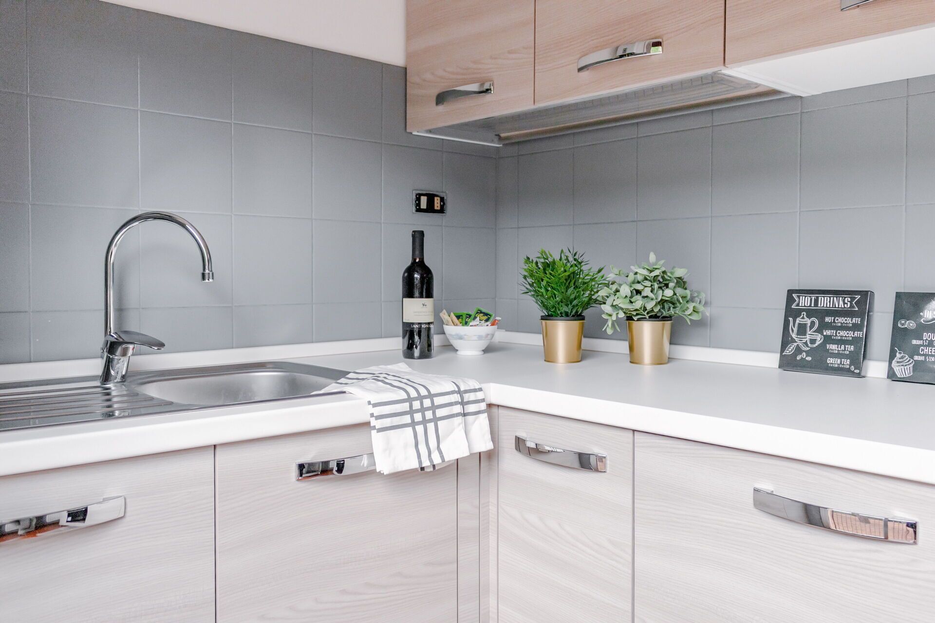 Frigorifero, forno, piano cottura, lavastoviglie