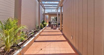Boho Haven Studio @Central PHX Private Patio Wi-Fi +Hot Tub +Pool+EV charging