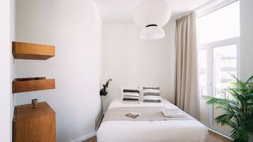 1 chambre, fer et planche Ă repasser