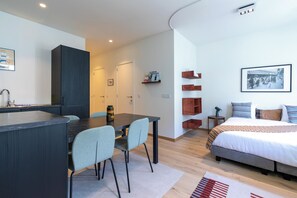 Comfort-Studio, 1 Doppelbett und Schlafsofa | Wohnbereich | Flachbildfernseher