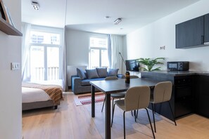 Comfort Studio, 1 Double Bed with Sofa bed | Living area | Flat-screen TV - Smartflats - Rogier Brussels (Brussels)