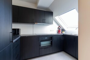 Comfort-Apartment, 2 Schlafzimmer | Eigene Küche | Großer Kühlschrank, Mikrowelle, Herdplatte, Geschirrspüler