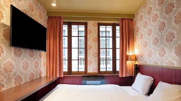 Economy Room, 1 Double Bed, Refrigerator, City View