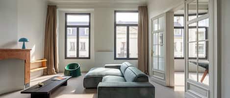 Superior-Apartment, 4 Schlafzimmer, Küche, Stadtblick | Wohnbereich