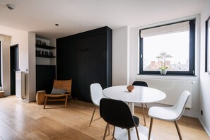 Apartamento Confort, 1 habitación, terraza | Zona de estar | Una televisión de pantalla plana