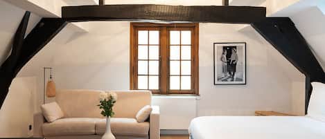 Studio | Living area | Flat-screen TV
