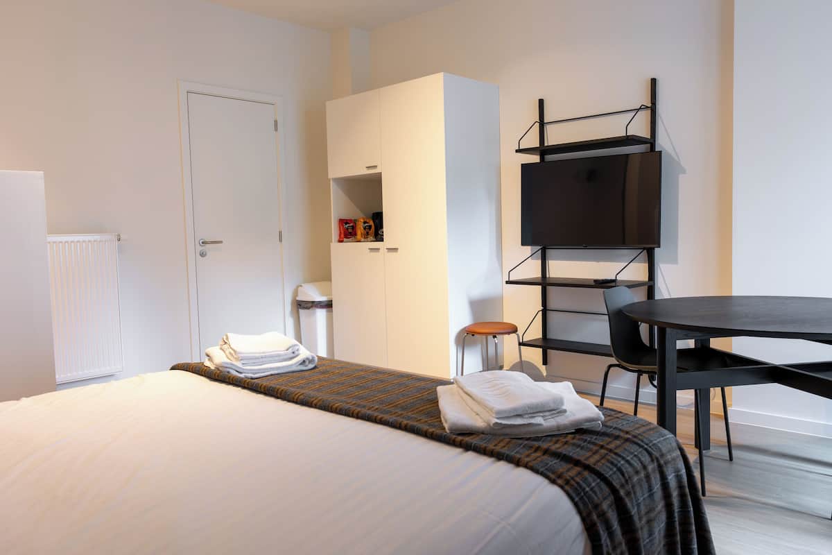 Economy Apartment, 1 Queen Bed, Ensuite