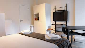 Economy Apartment, 1 Queen Bed, Ensuite | 1 bedroom, free WiFi