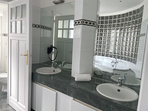 Standard Apartment, 1 Double Bed with Sofa bed, Kitchen | Bathroom | Towels - Smartflars - Collector (Brussels)