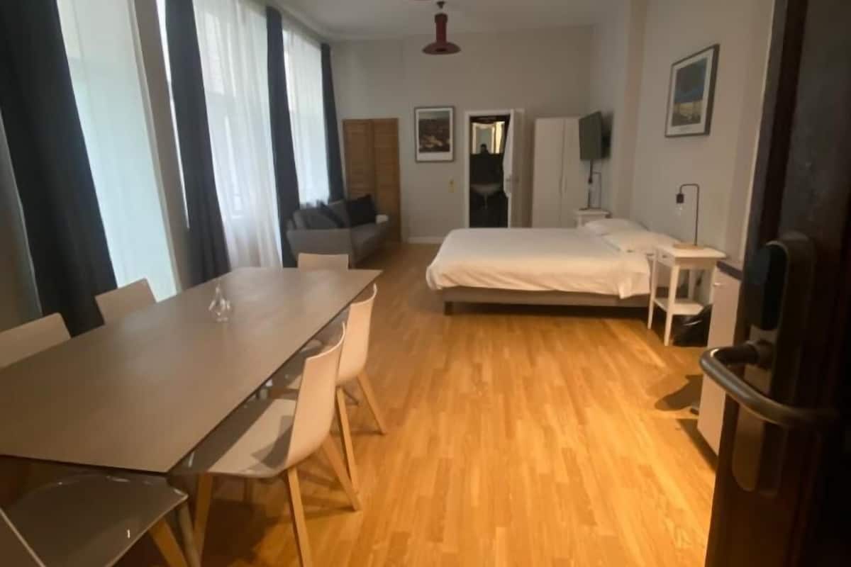 Basic-Zimmer, 1 Doppelbett, eigenes Bad | 2 Schlafzimmer