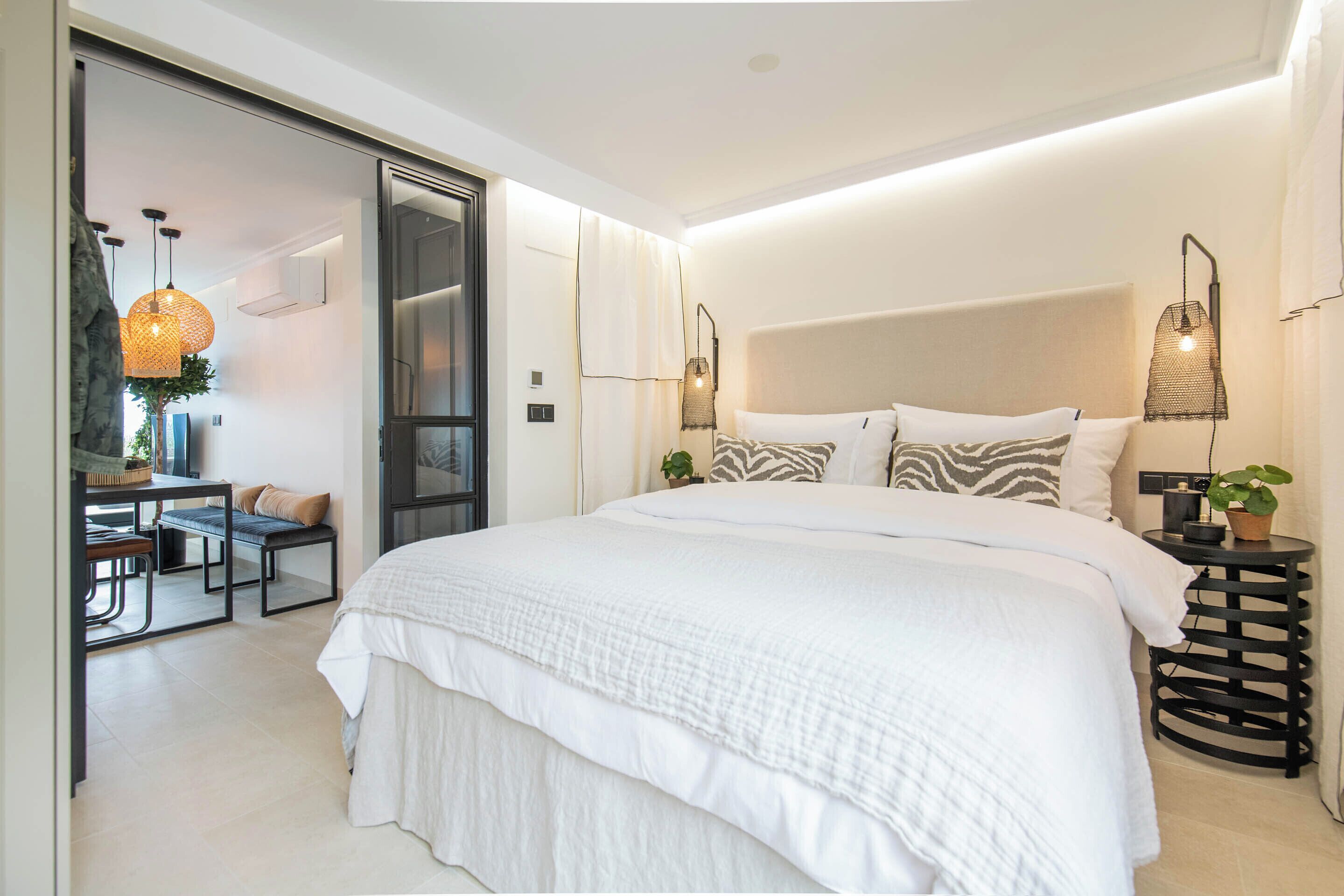 Leilighet – superior, 2 soverom, sjøutsikt | Strykejern/-brett og wi-fi (inkludert)