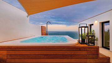 Ático de lujo, 3 habitaciones, vistas al mar | Bañera de hidromasaje privada