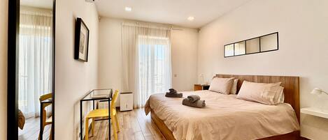 1 habitación, tabla de planchar con plancha, wifi y ropa de cama
